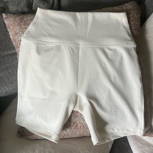New SET Active Luxform Biker Shorts Size Medium Color Blanc